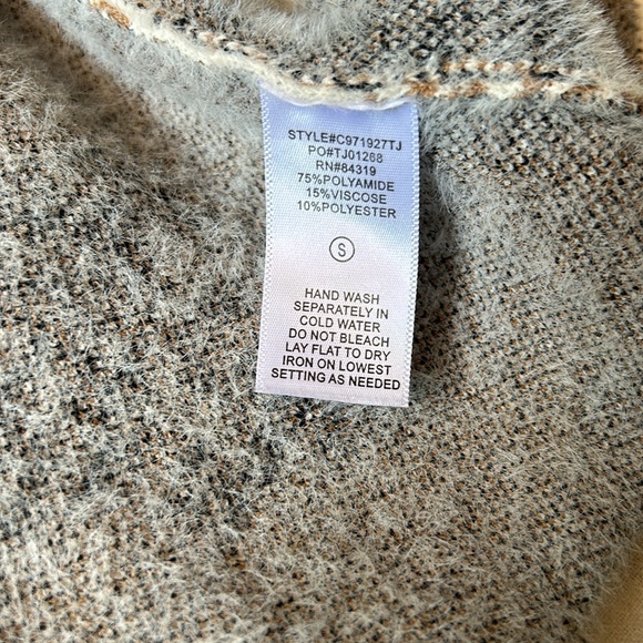 Cyrus floral cardigan size small‎ - Picture 6 of 6